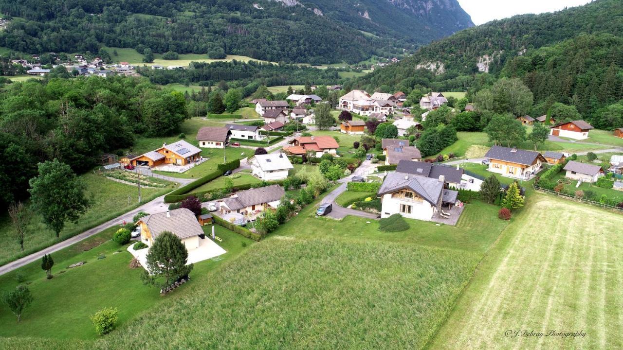 Chalet Aux 3 Biches Mieussy Bagian luar foto