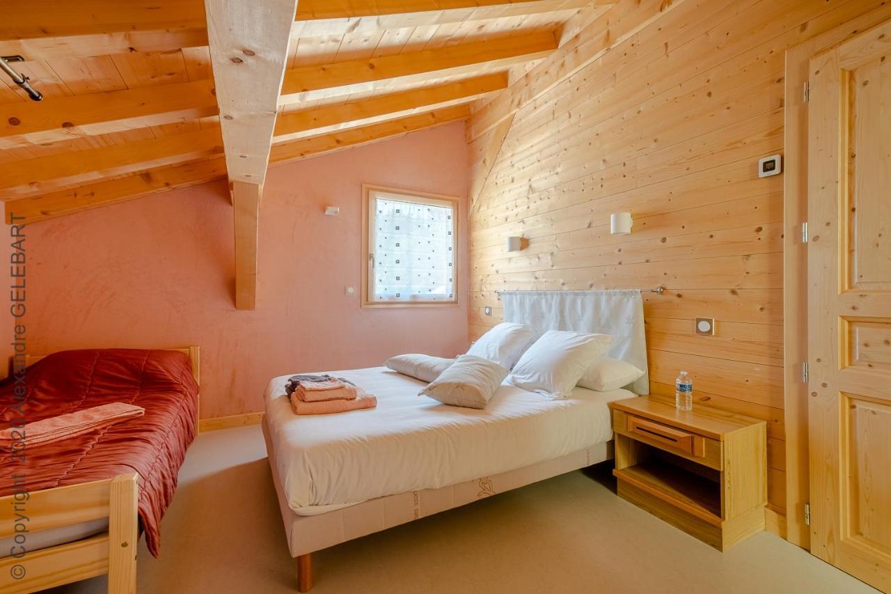 Chalet Aux 3 Biches Mieussy Bagian luar foto
